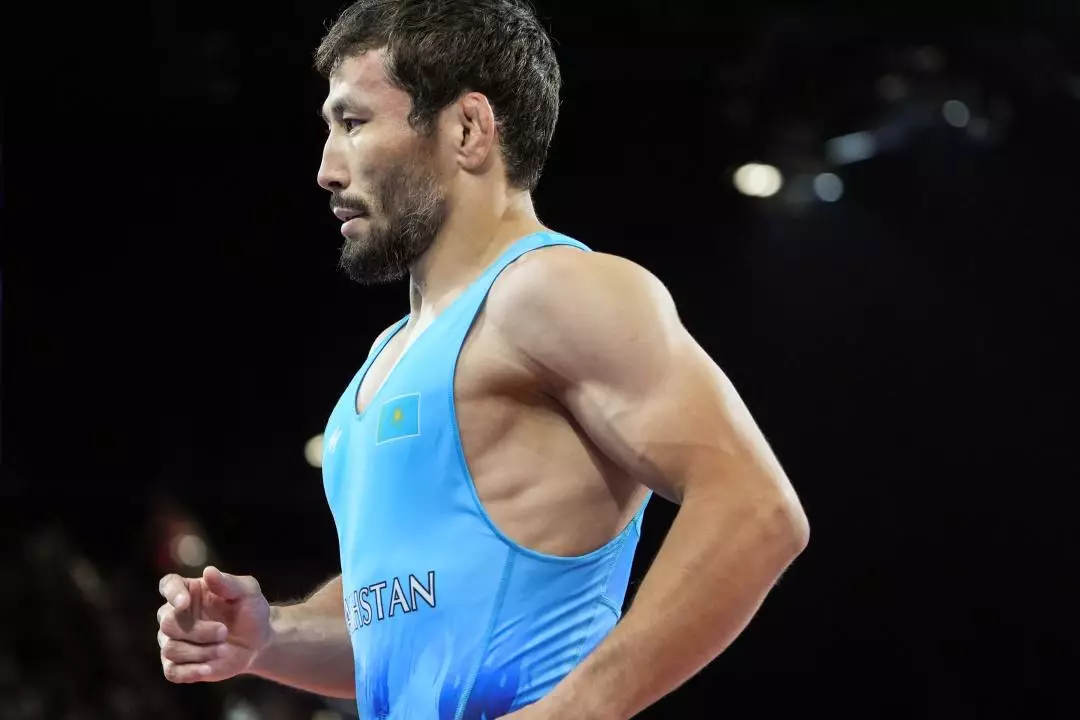 Казахстанский борец Демеу Жадраев вышел в полуфинал, победив двухкратного чемпиона мира из Кыргызстана