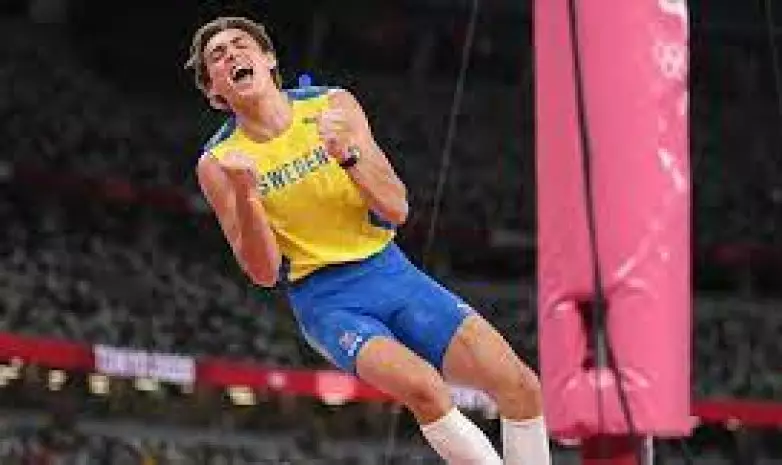 Шведский атлет повторил популярную позу турецкого стрелка Дикеча после Олимпийской победы