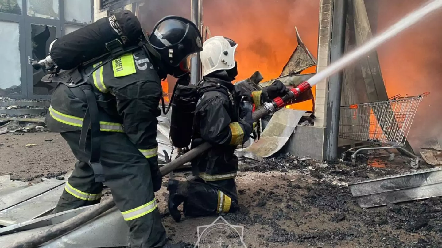 Крупный пожар тушат в кафе в Жамбылской области