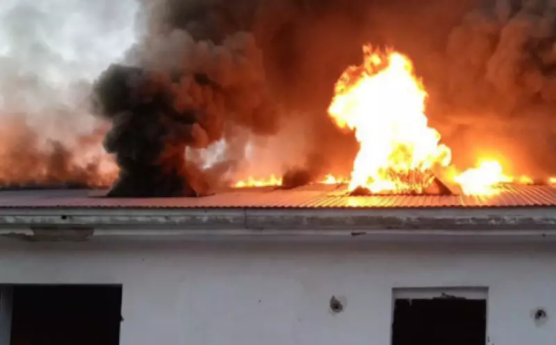 В Астане загорелось заброшенное здание