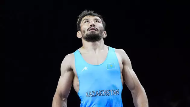 Сенсационный казахстанец с разгромом вышел в финал Олимпиады