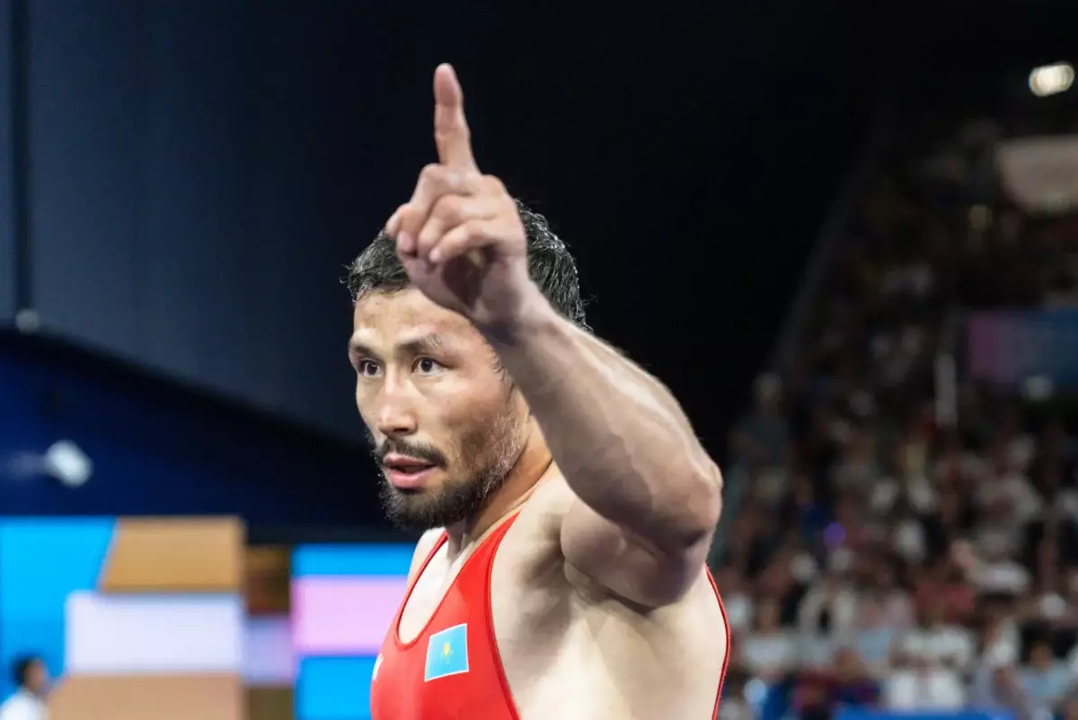 Казахстанец с разгромом вышел в финал Олимпиады-2024