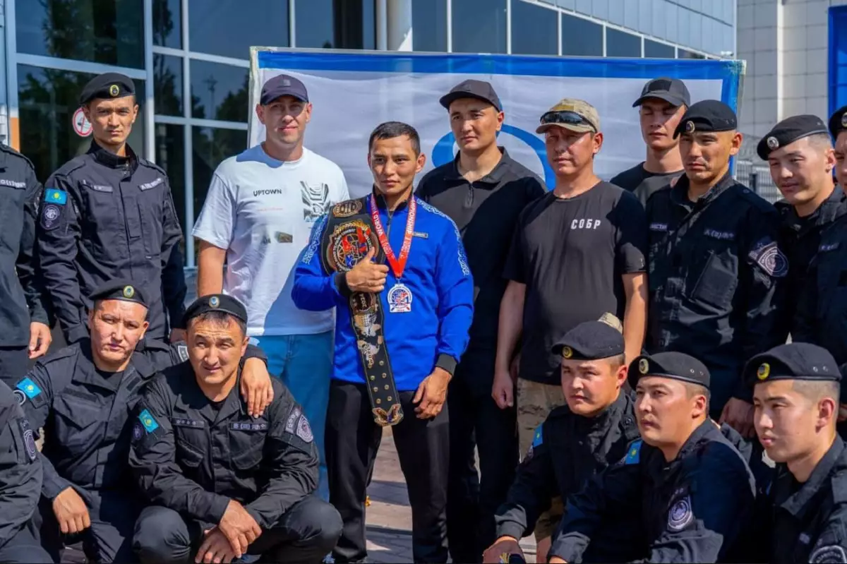 Полицейский из ВКО завоевал золотую медаль на Чемпионате мира по рукопашному бою