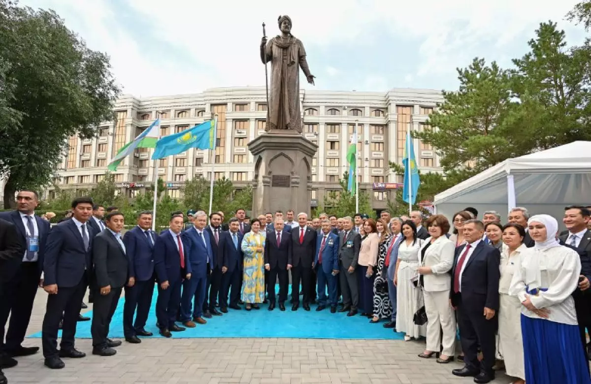 Астанада данышпан Әлішер Науаидің ескерткіші ашылды