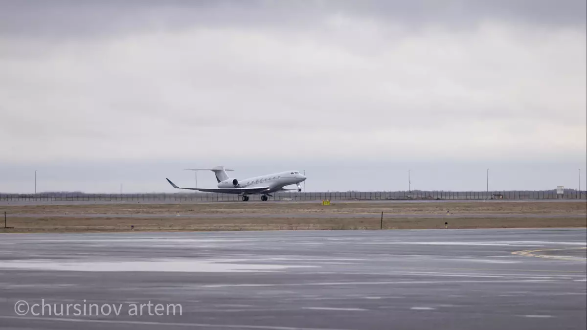 Град повредил самолет Air Astana в столичном аэропорту