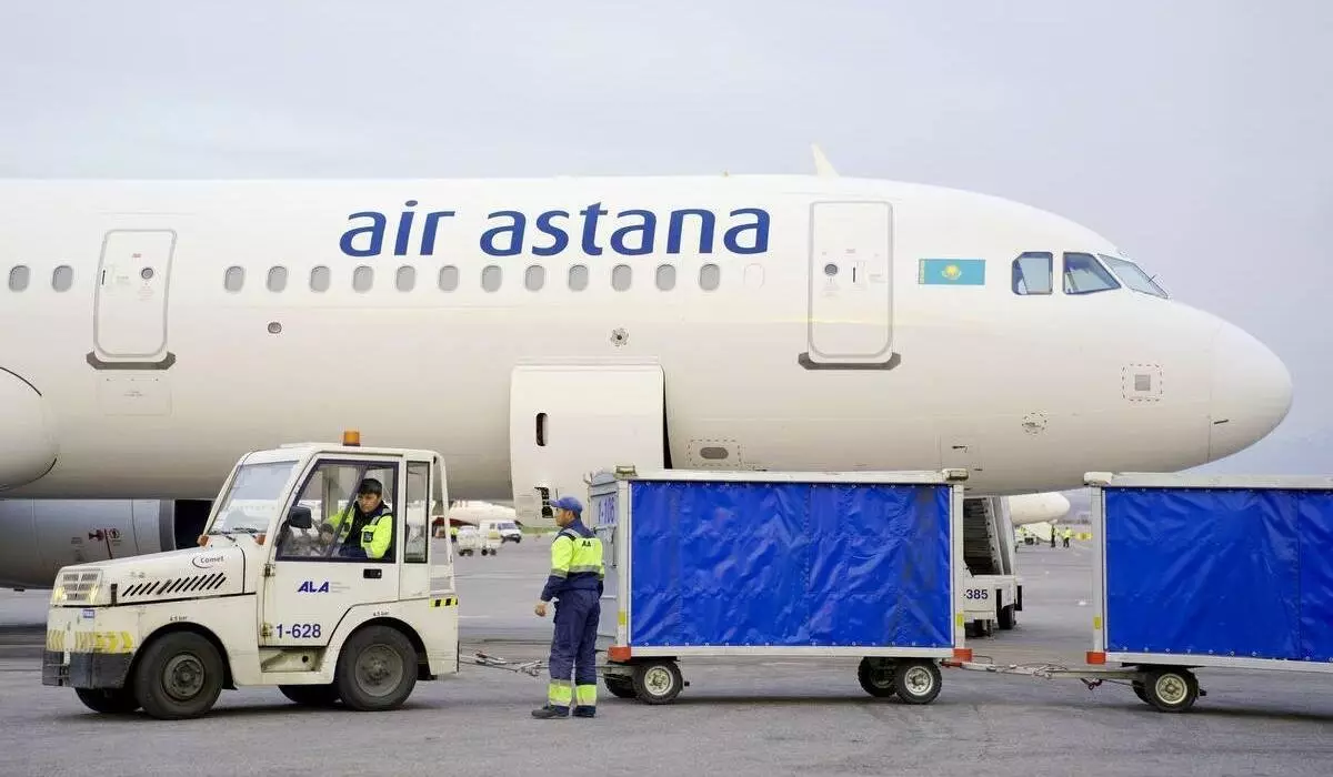 Четыре самолета Air Astana повредил град в столице Казахстана