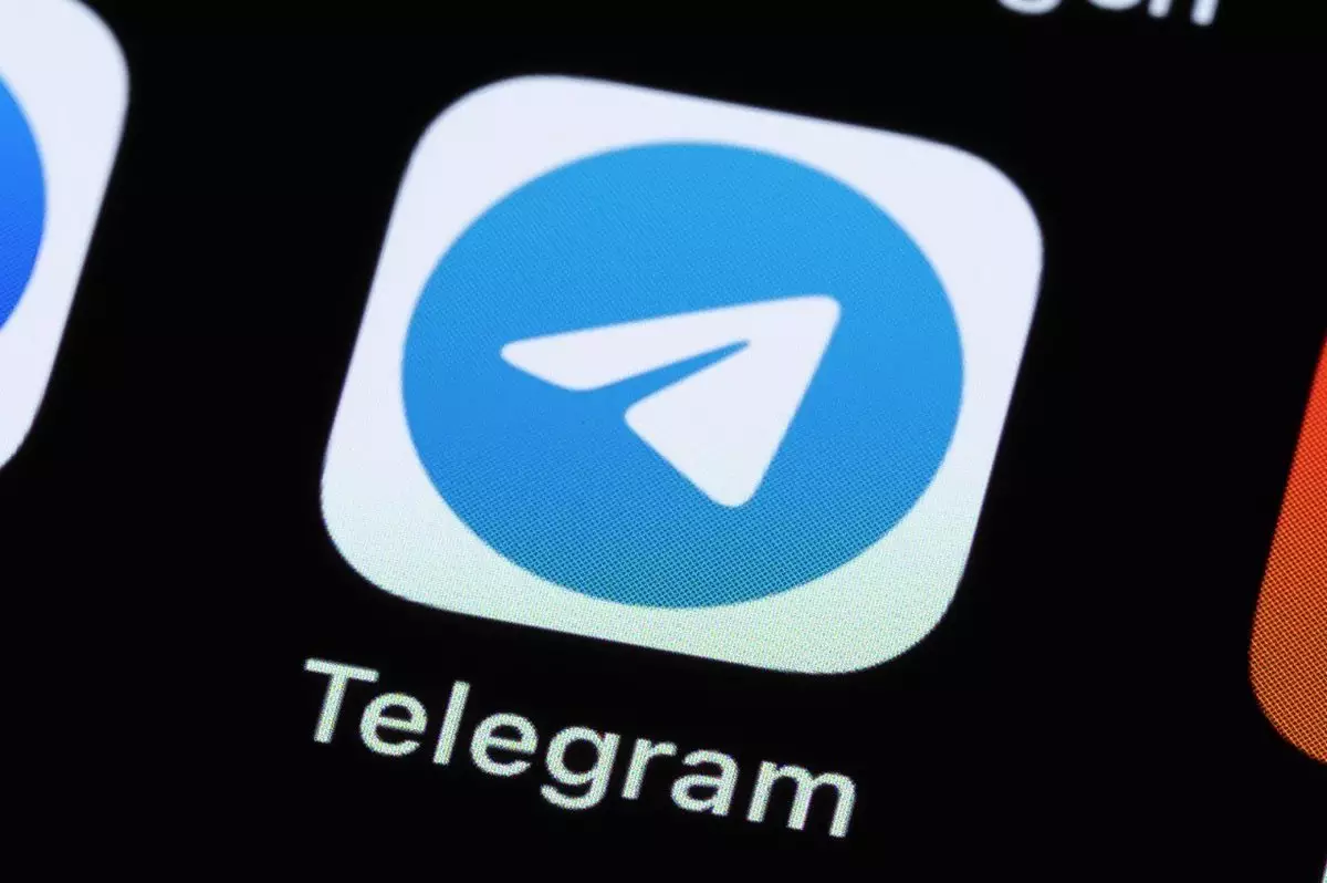 Конец анонимности в мессенджерах? В России взялись за WhatsApp и Telegram