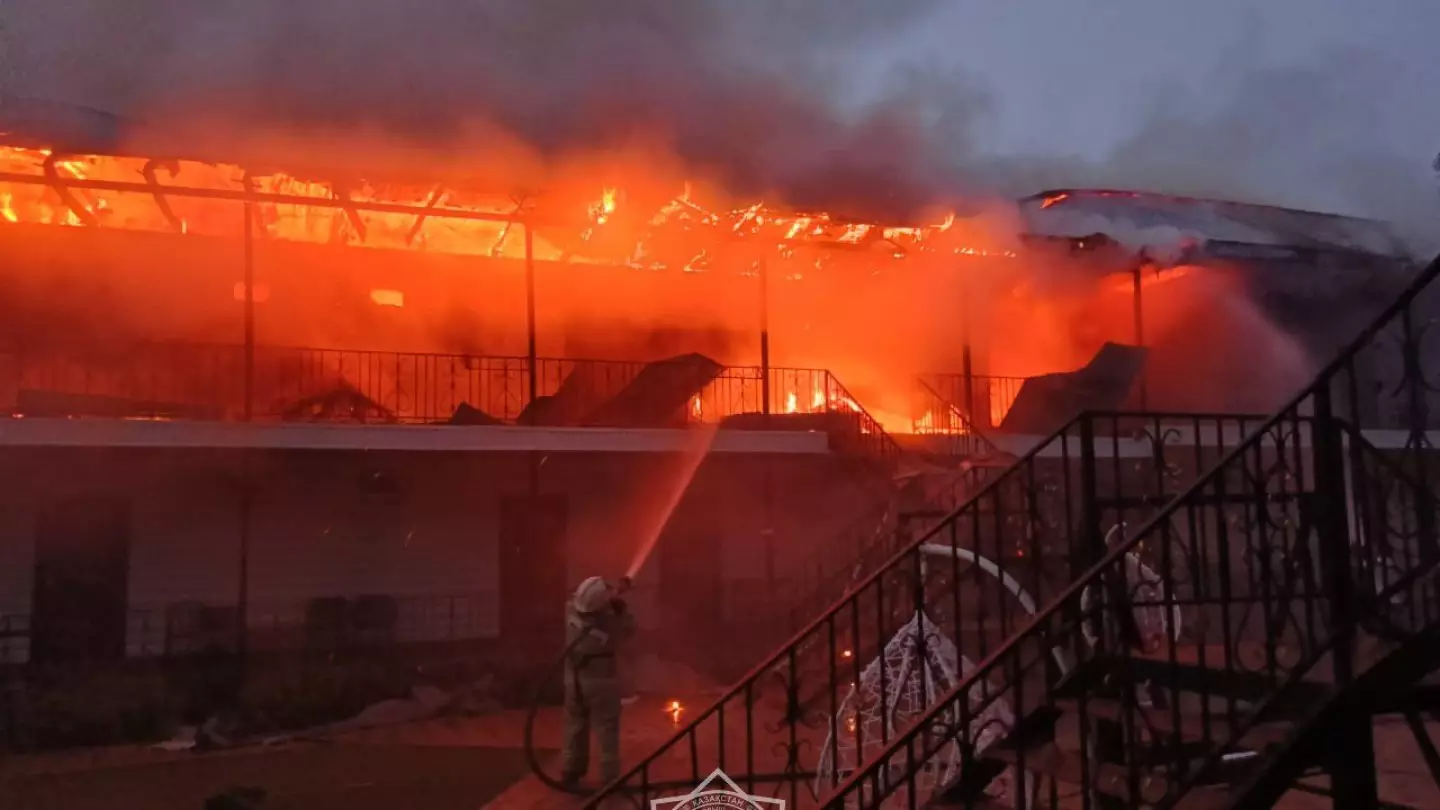 Зона отдыха загорелась на Алаколе