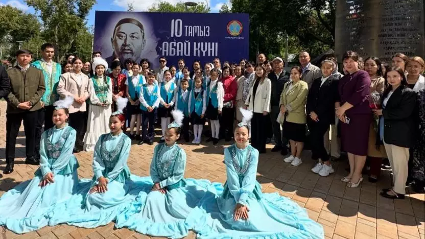 Стихотворение Абая «Ғылым таппай мақтанба» прозвучало на 9 языках мира