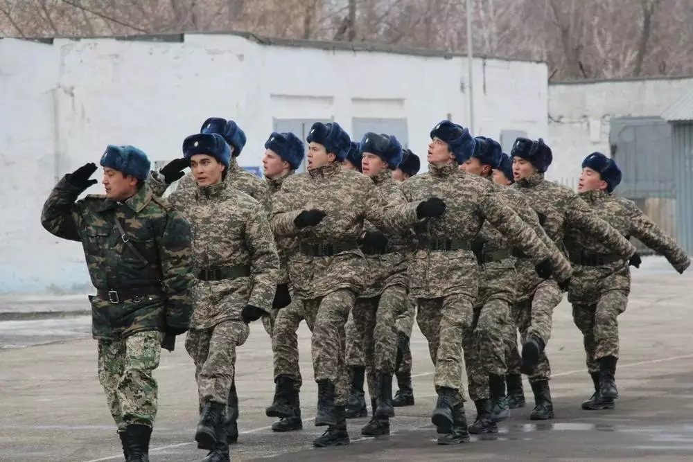 В Казахстане сократят сроки обучения в военно-технических школах