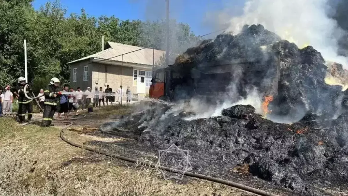 Грузовик с сеном сгорел в Туркестанской области