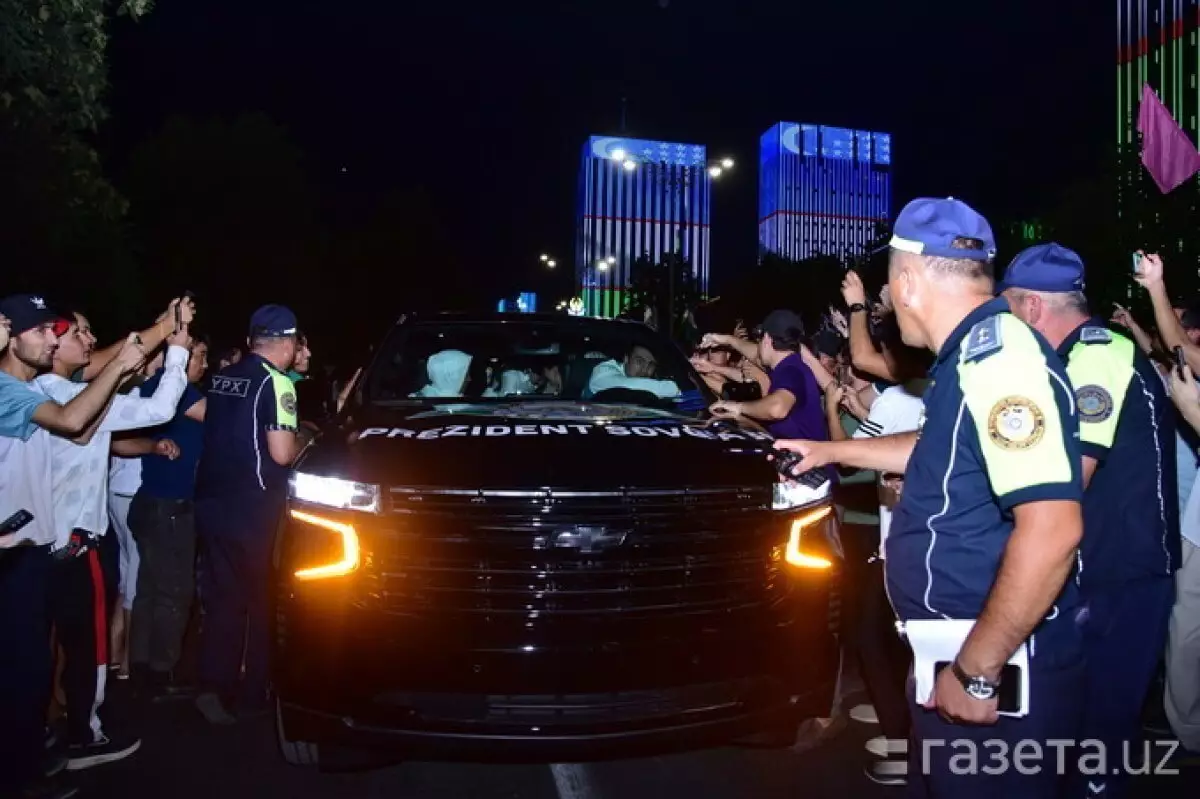 Өзбек боксшысы президенті сыйға берген су жаңа автокөлікті айдамай жатып соғып алды (ВИДЕО)