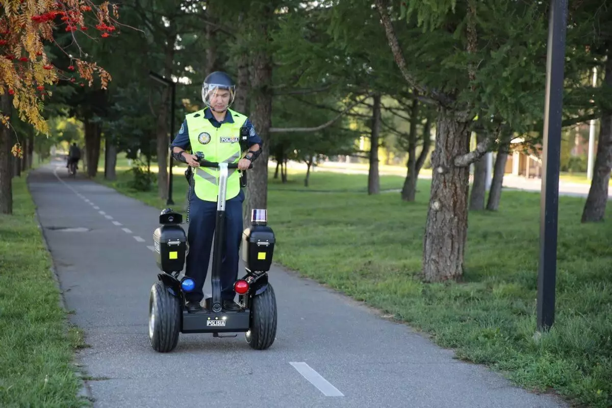 Модные патрули: устькаменогорские полицейские пересели на Segway