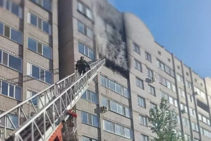 Женщину и ребёнка спасли во время пожара в Павлодаре