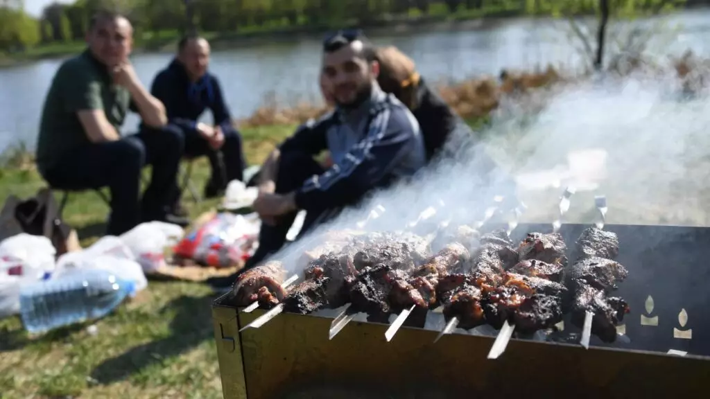 В Минтруда пояснили как переносятся выходные дни на праздники