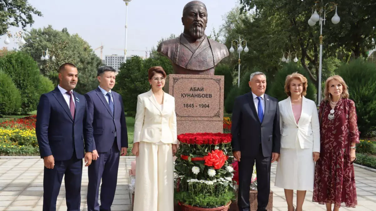 Душанбеде қазақтың ұлы ақыны және ойшылы Абайдың бюсті ашылды