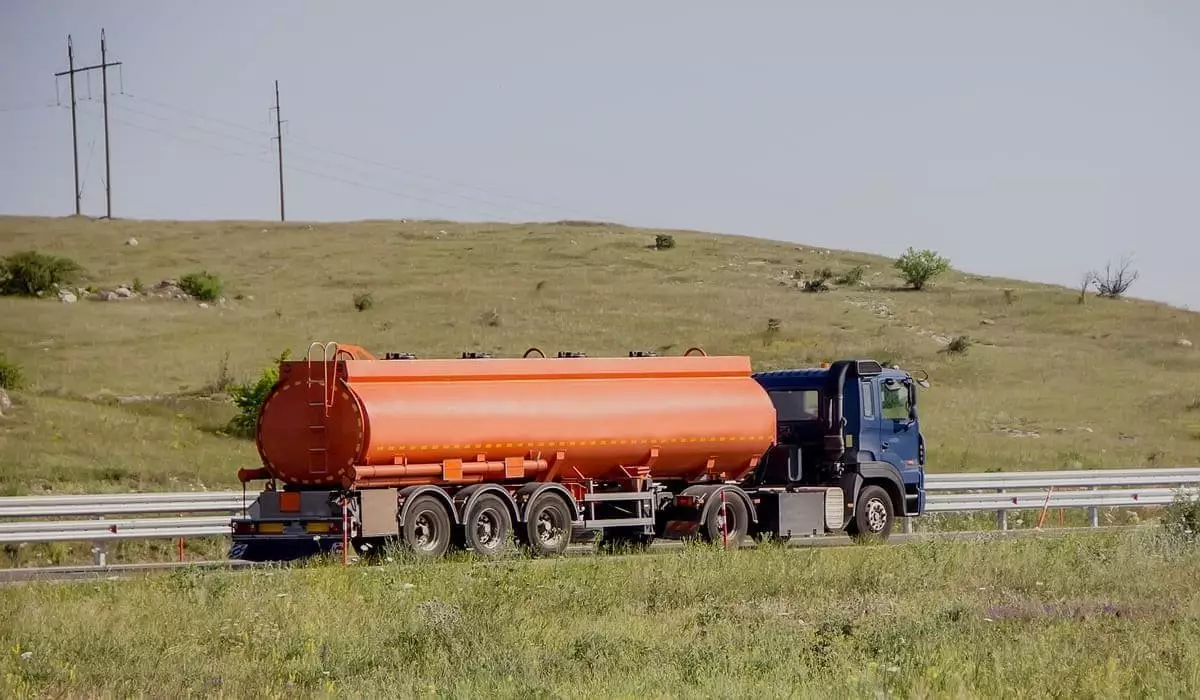 Казахстан продлил запрет на вывоз бензина и дизтоплива автотранспортом