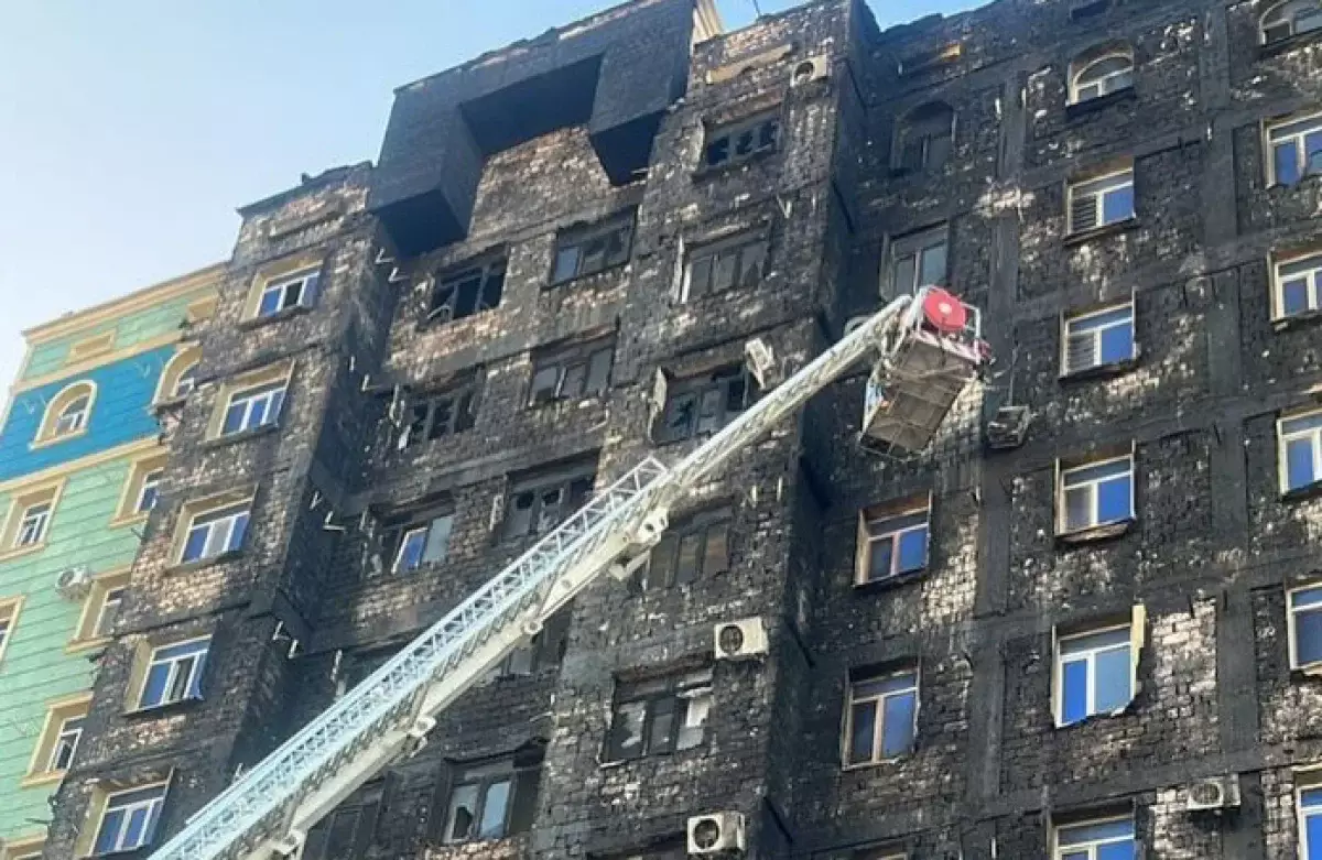 Обшивка жилого комплекса полностью сгорела в Актау