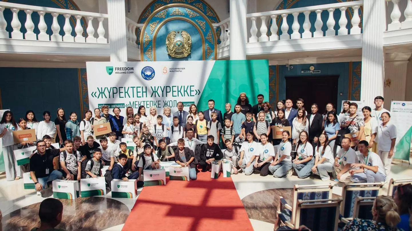 В Западно-Казахстанской области стартовала масштабная акция Ассамблеи народа Казахстана «Мектепке жол»