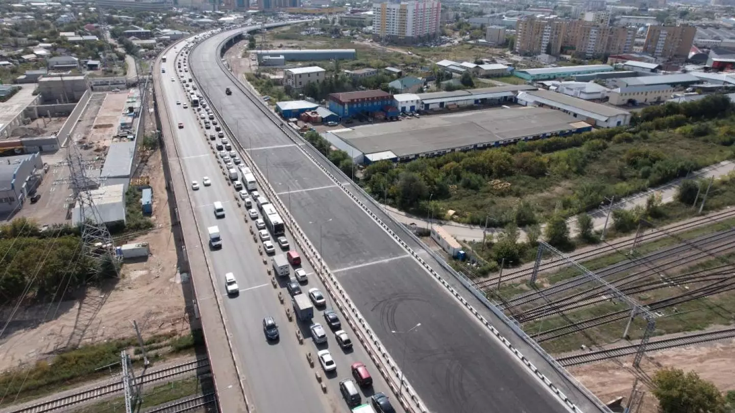 В Астане открыли движение по «Горбатому мосту»