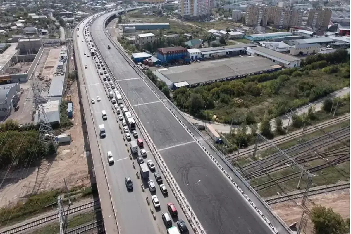 В Астане открыли движение по «горбатому мосту»