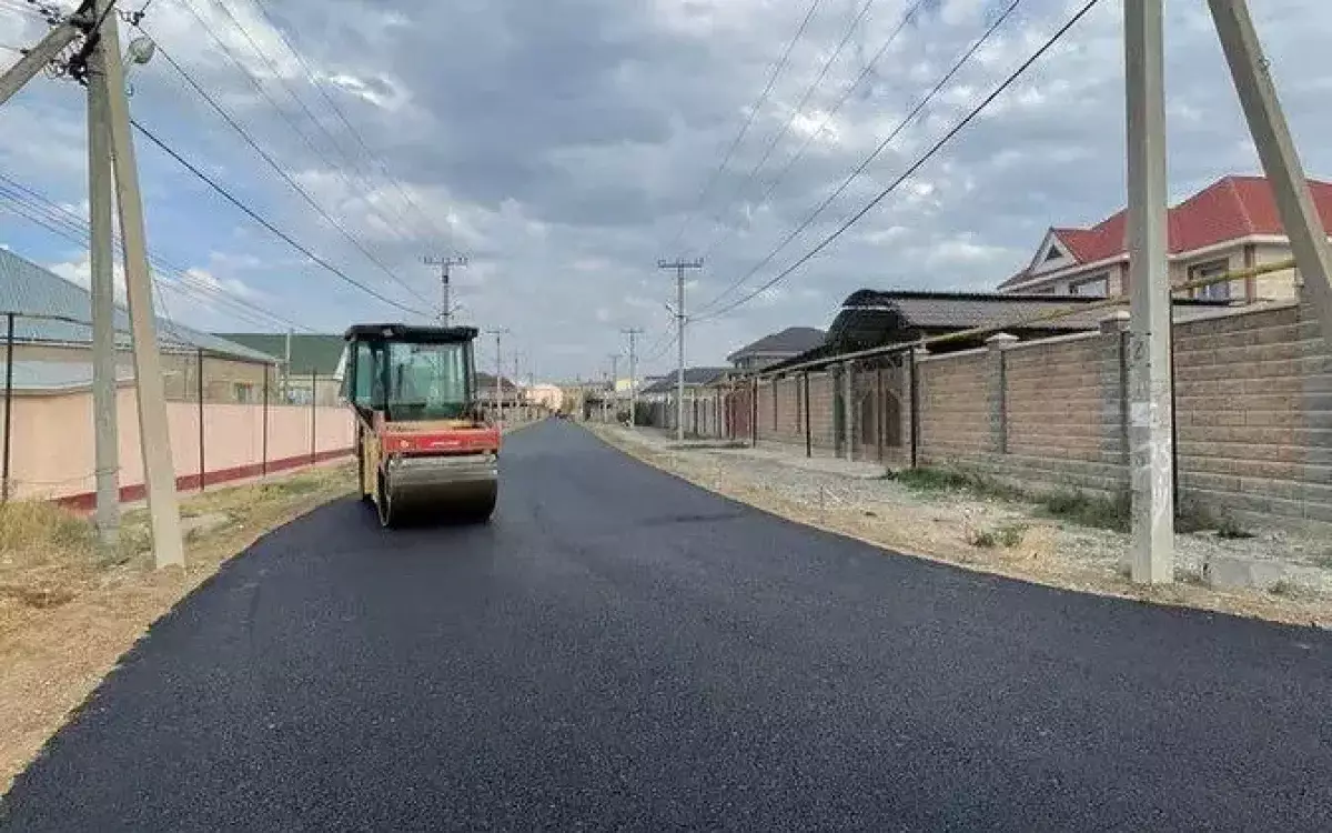 Елдос Сметовтің ауылында асфальт төсейтін мердігерлер соттасып жатыр