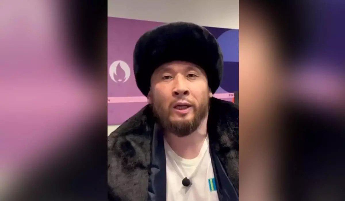 «Жүрегімдесіңдер!»: шапаны мен бөрігін тастамаған Дастан Мұқашбеков еліне алғыс айтты (ВИДЕО)