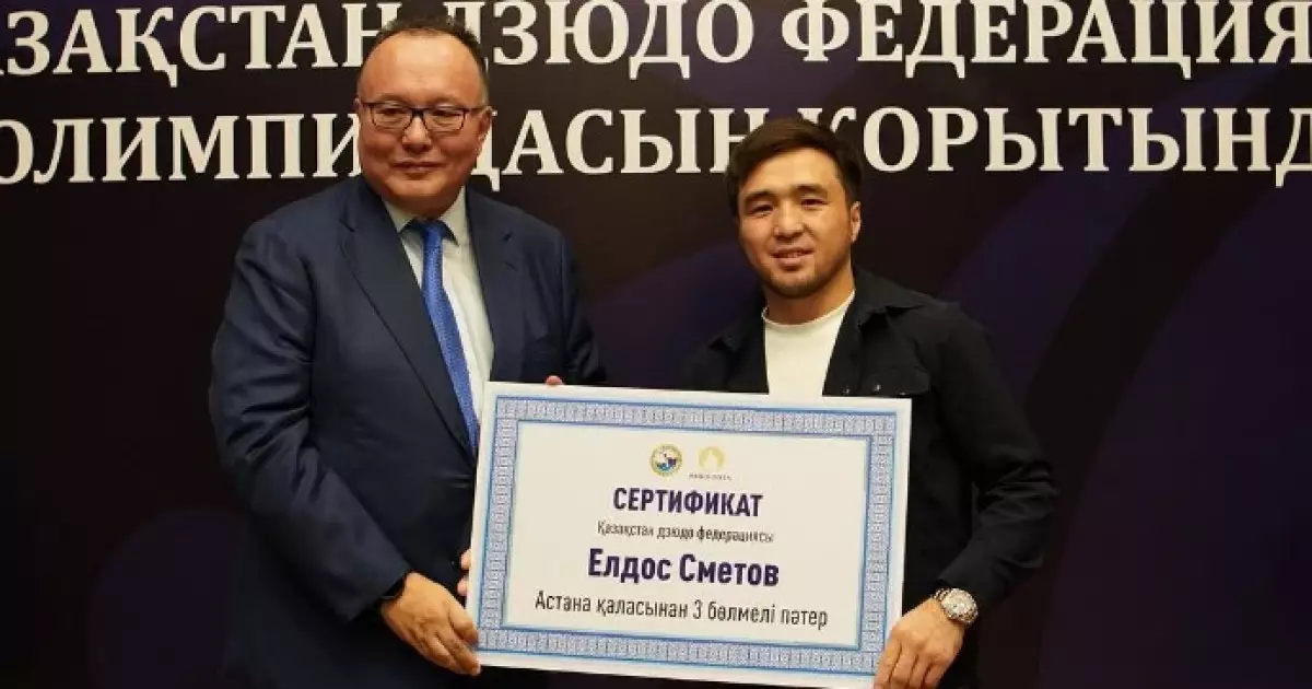   Елдос Сметовке Астанадан үш бөлмелі пәтер берілді   