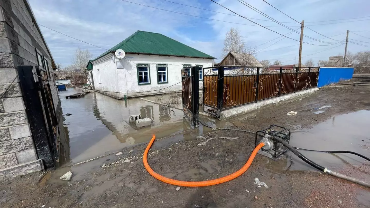 В Казахстане начнут страховать высотные здания, а потом и жильё