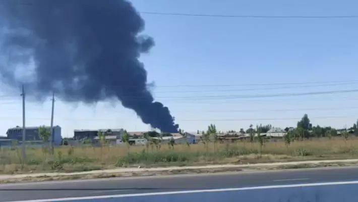 Под Ташкентом вспыхнул лакокрасочный цех