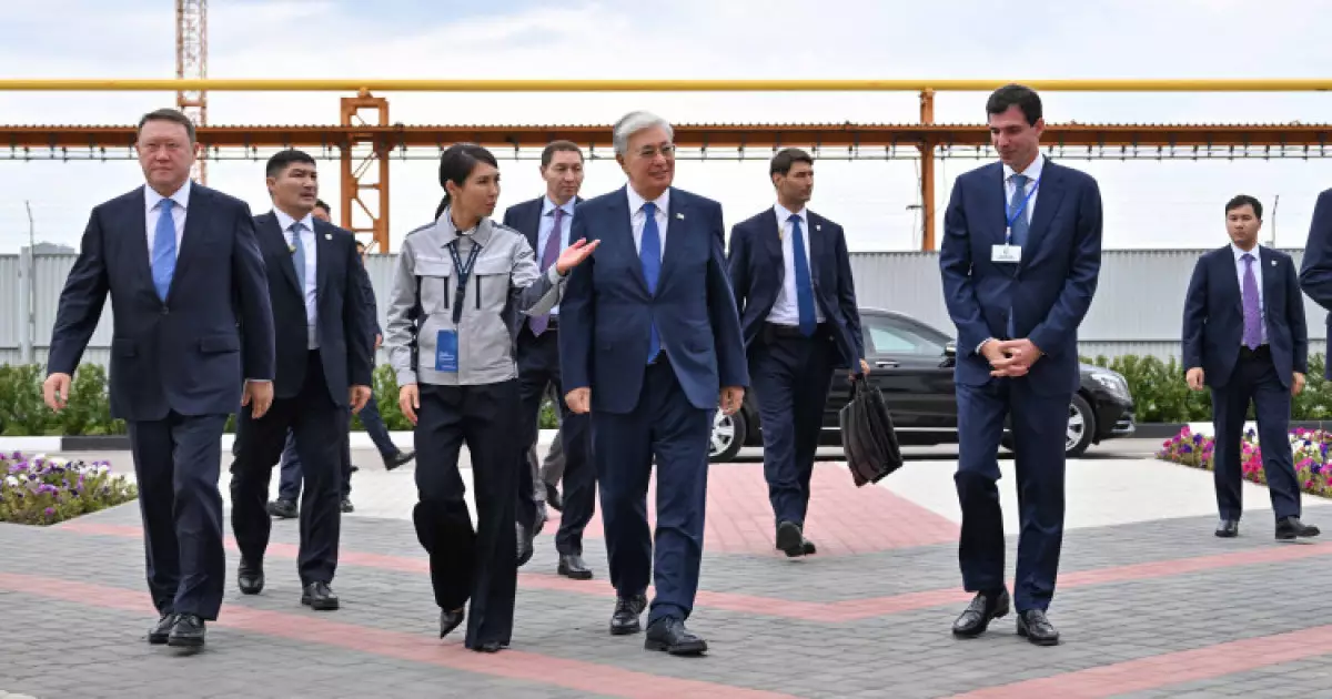   Колледждерде білім алған жастардың өндіріске келгені қуантады – Тоқаев Қостанайда жұмысшылармен кездесті   