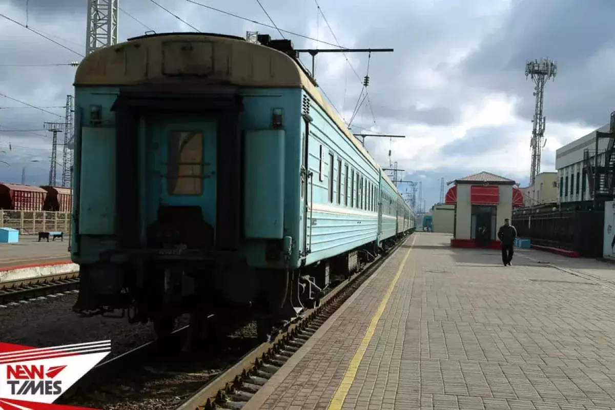 Жесткое сцепление локомотива с вагонами произошло в Семее, есть пострадавшие