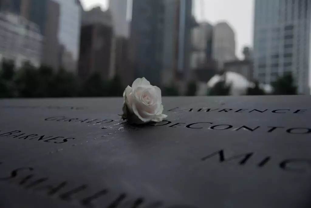 К годовщине 9/11: появилось видео обрушение башен, снятое на профессиональную камеру