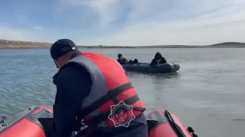 Унесенных ветром рыбаков спасли в Карагандинской области