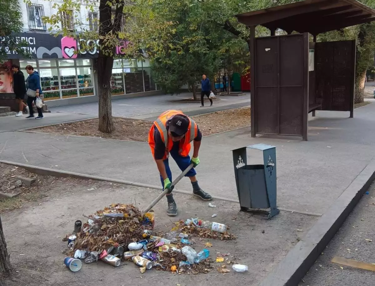 Алматыда тазалық апталығы аясында 2 мыңнан аса көше тазаланды