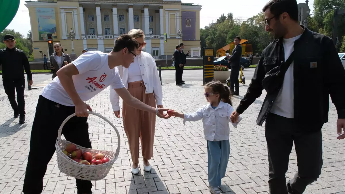 Рекорд  Гиннесса по яблочному компоту хотят установить на фестивале Apple Fest в Алматы