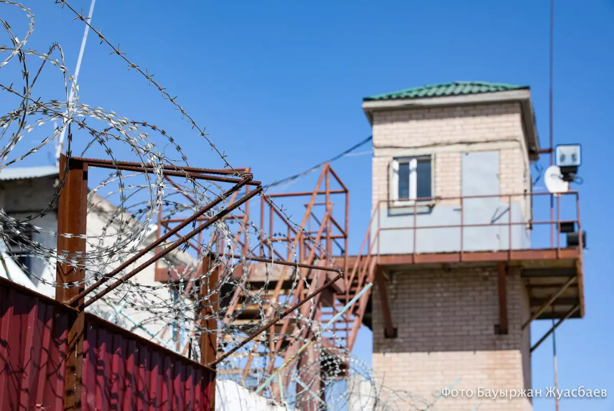 В Шымкенте охранника посадили на три года за избиение подростка