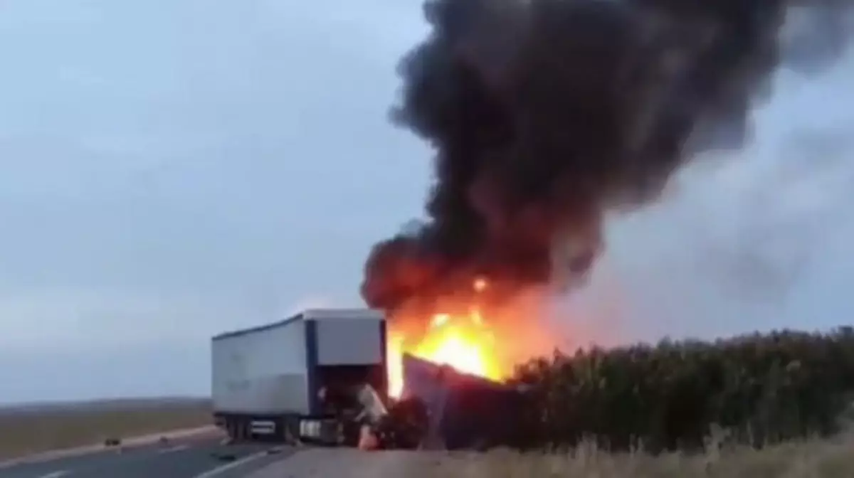 Восемь человек погибли в ДТП на трассе в Жамбылской области