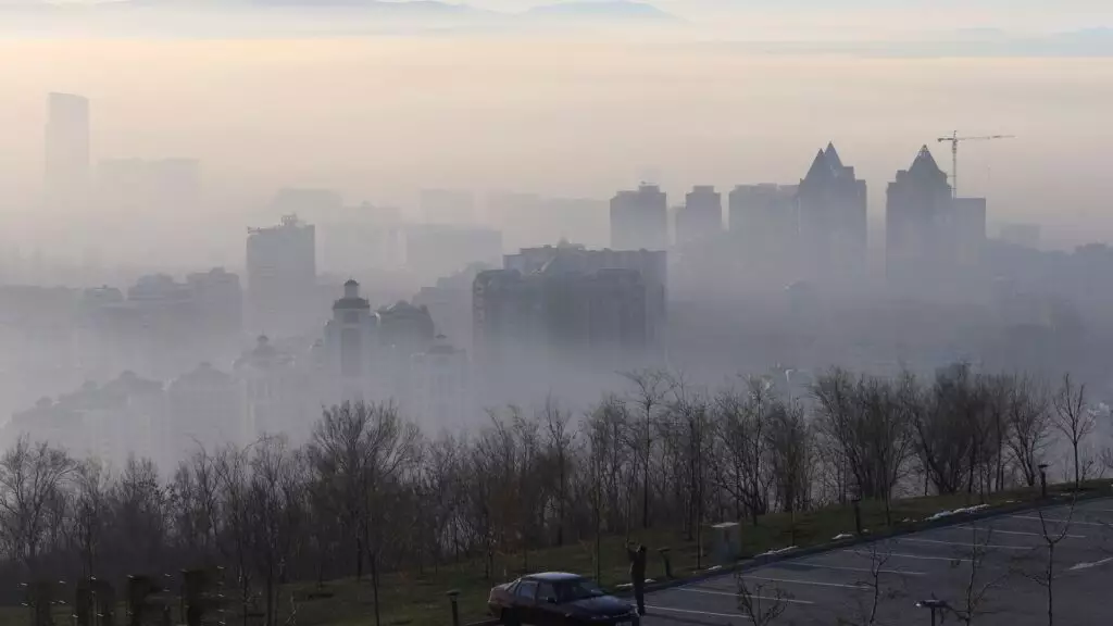 Синоптики предупреждают жителей шести городов Казахстана о неблагоприятных условиях