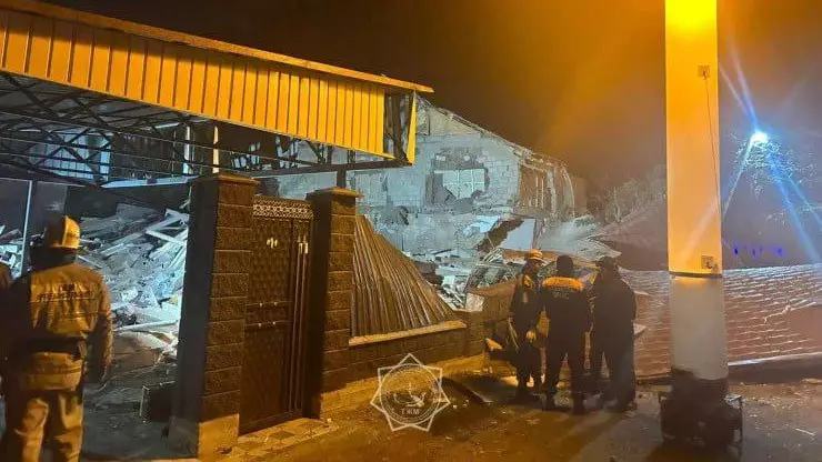 Взрыв в Алматинской области: разрушен дом, есть погибший