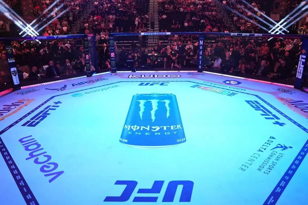 Изменения в карде UFC 307: Эрнандес заменит Нейта Ландвера в бою против Хаббарда