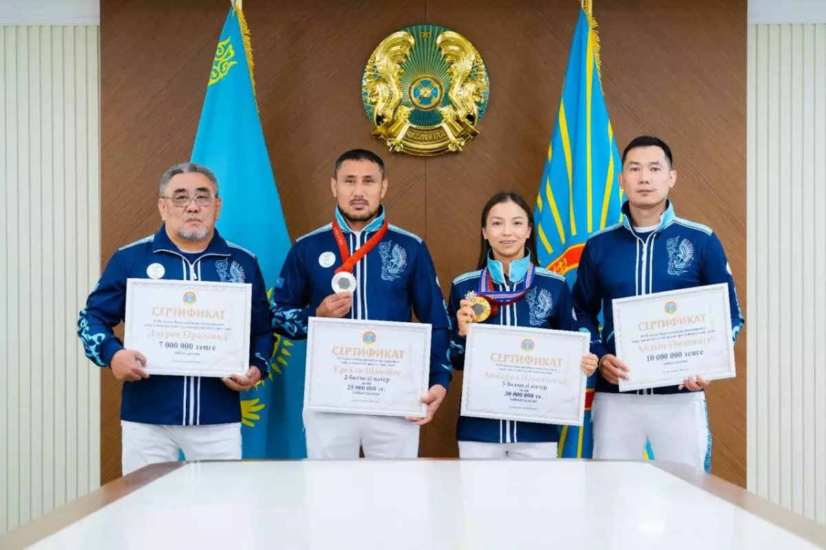 Астана әкімі Ақмарал Науатбек пен Ерғали Шәмейге пәтер сыйлады