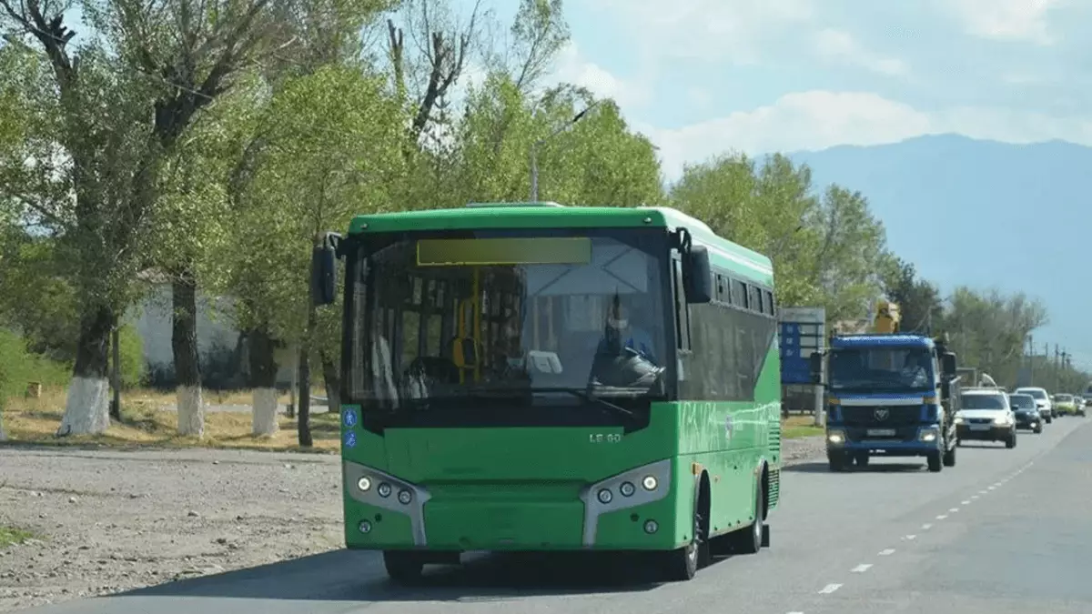 Кондуктор скончалась, выпав из автобуса в Алматинской области