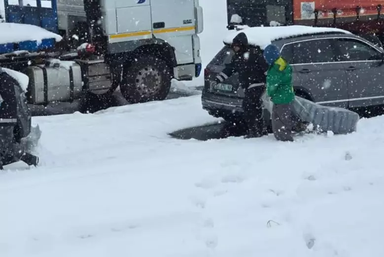 Мощный снегопад накрыл ЮАР: стало известно о первой жертве