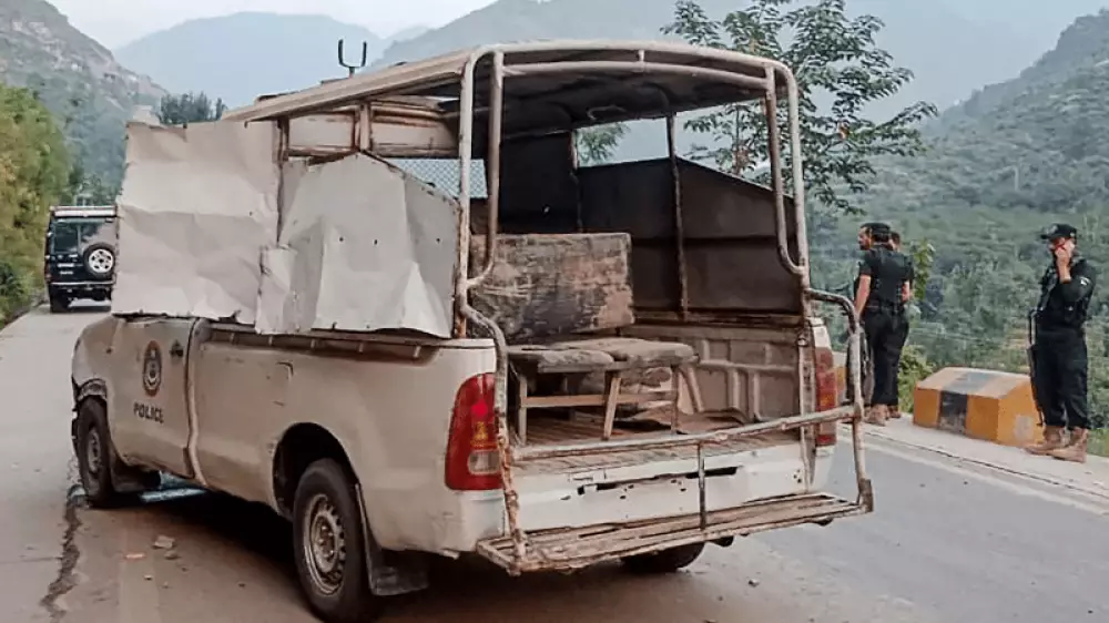 В Пакистане подорвали автомобиль, сопровождавший делегацию с послом Казахстана и послами других стран