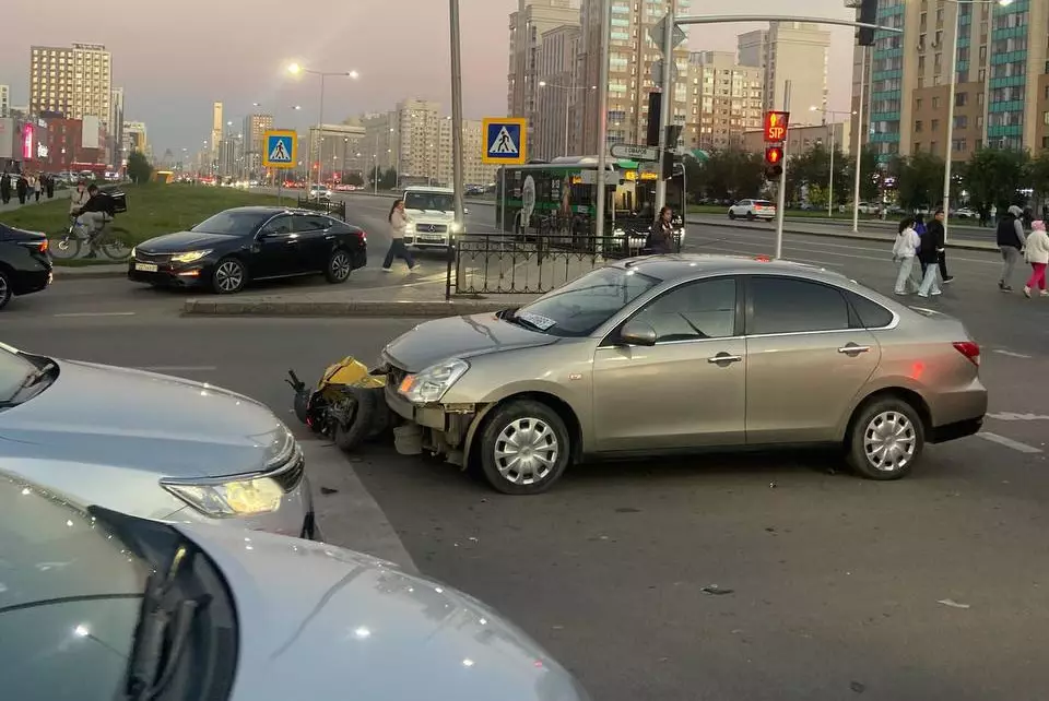 Мопедиста госпитализировали после ДТП в Астане