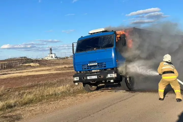 Грузовик загорелся в Акмолинской области