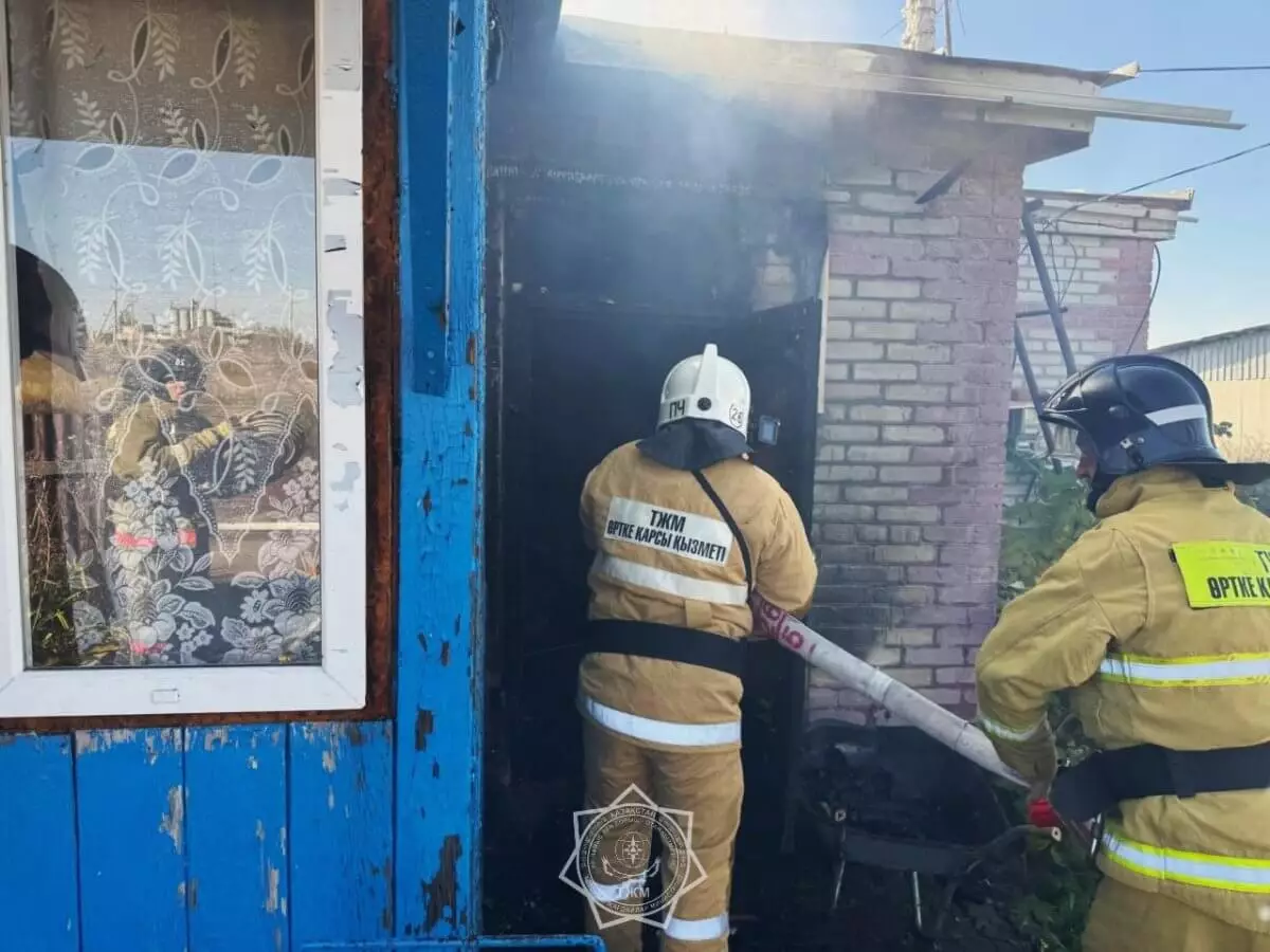 Пожар в Акколе ликвидировали спасатели