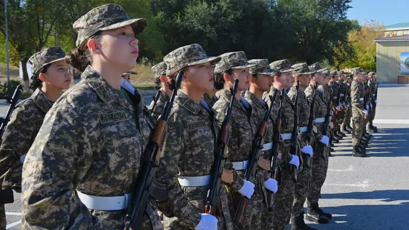 В Актобе 35 девушек – будущих военных медиков поклялись в верности Родине