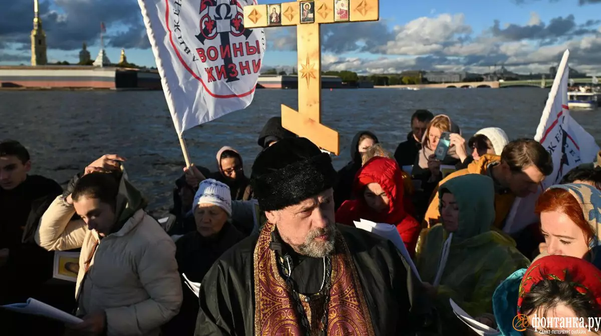 Крестный ход против абортов прошел в Петербурге